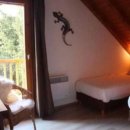 Vrijstaand In Het Met Ruim Terras En 6 Slaapkamers Holiday home