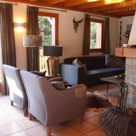 Vrijstaand In Het Met Ruim Terras En 6 Slaapkamers Oz
