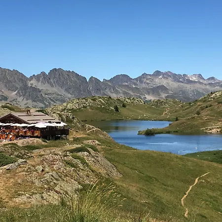 Vrijstaand In Het Met Ruim Terras En 6 Slaapkamers Holiday home Oz